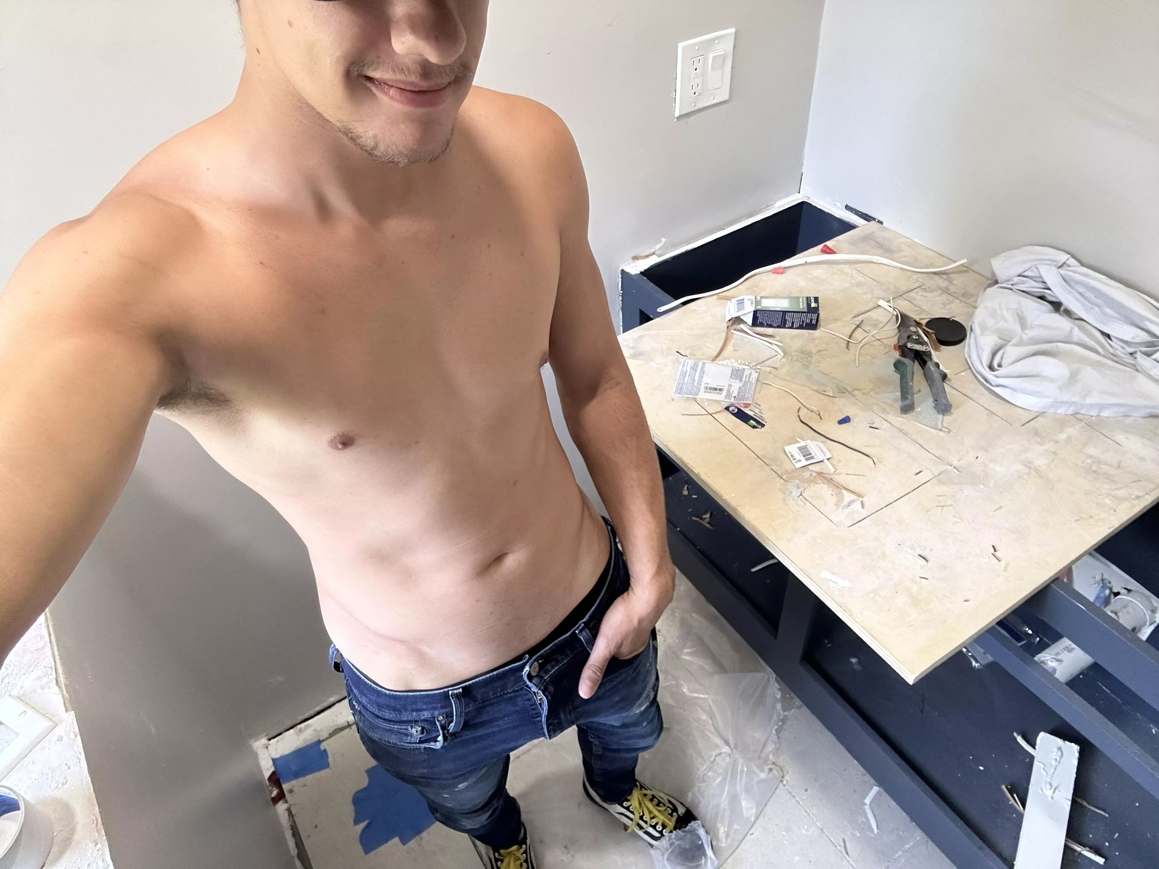 Hosting for a couple at hotel in Huntsville tonight anytime after 8! Down for anything! 😉