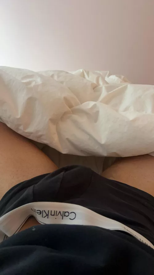 Hosting 😋 hmu guys my age (22) or under 