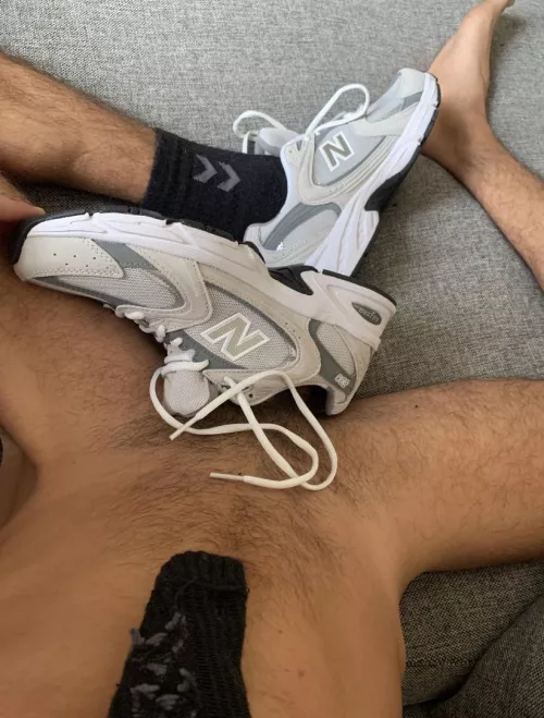 I got this new pair. How do you guys like to play with your sneakers? 