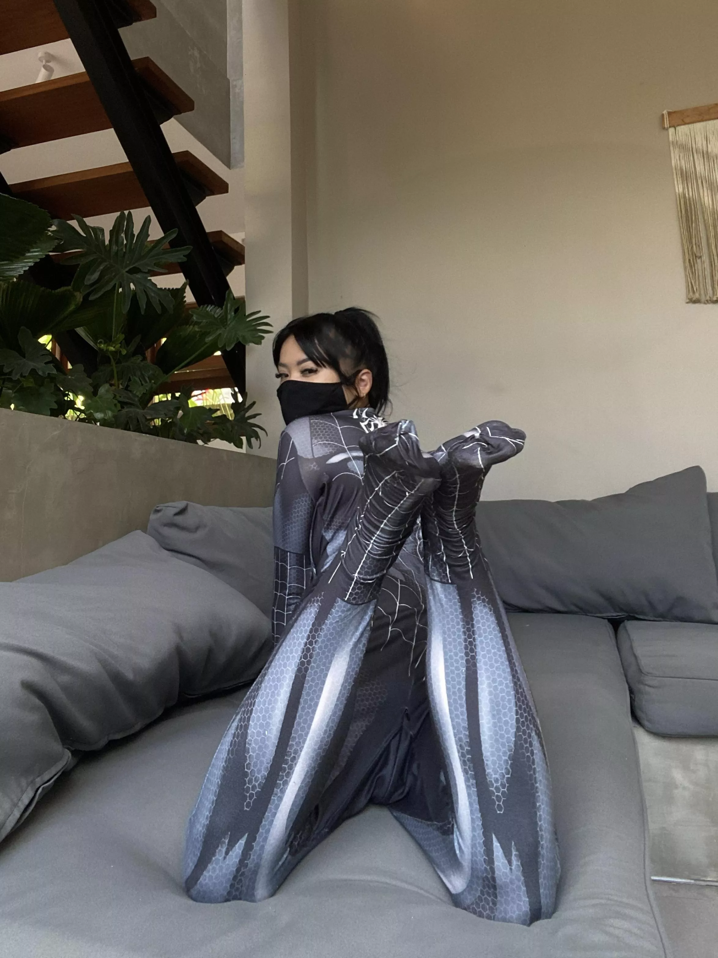 I like to turn my back to you