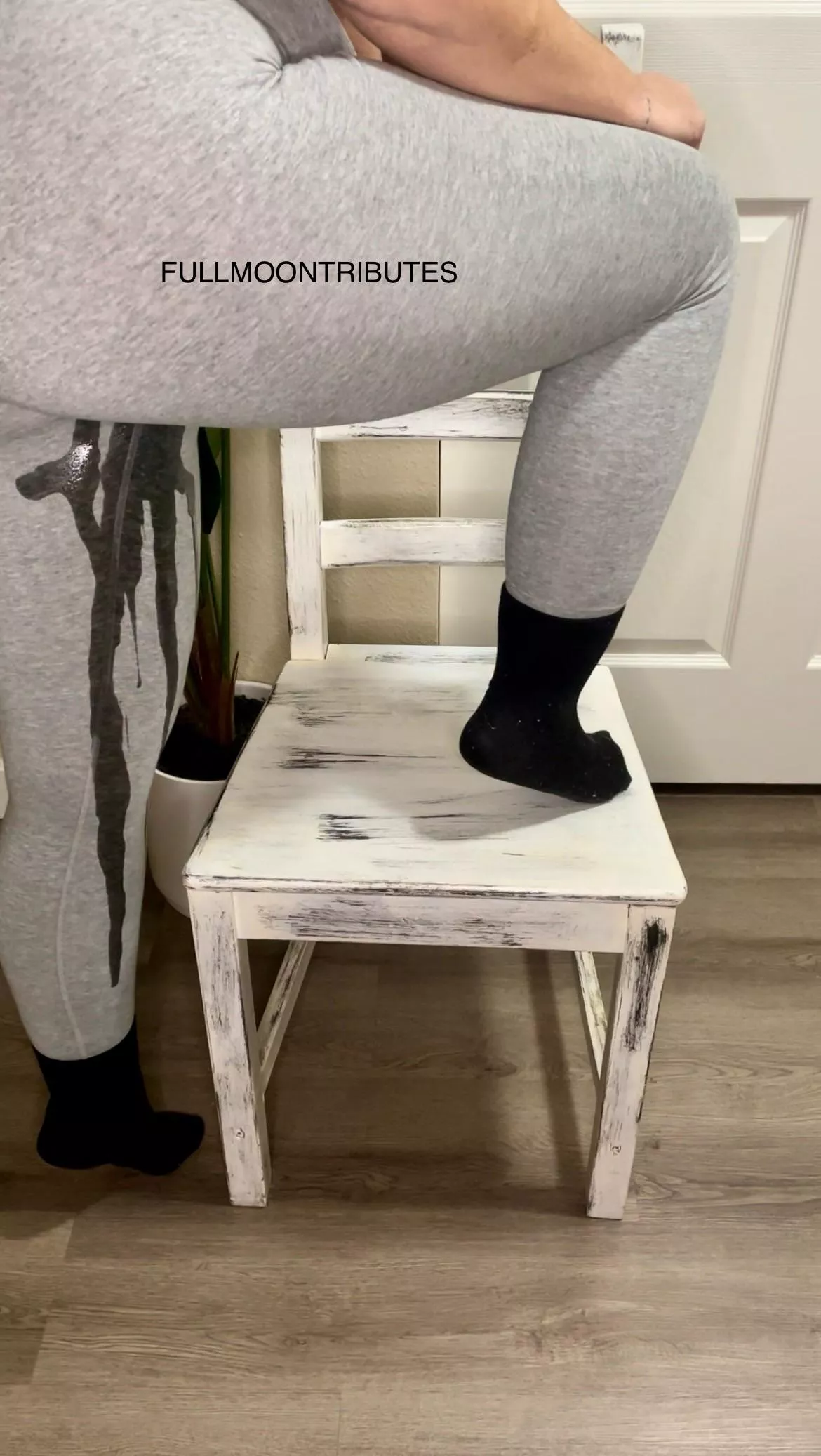 I love wetting my leggings and air dry. Is it weird I love the smell of my own piss?