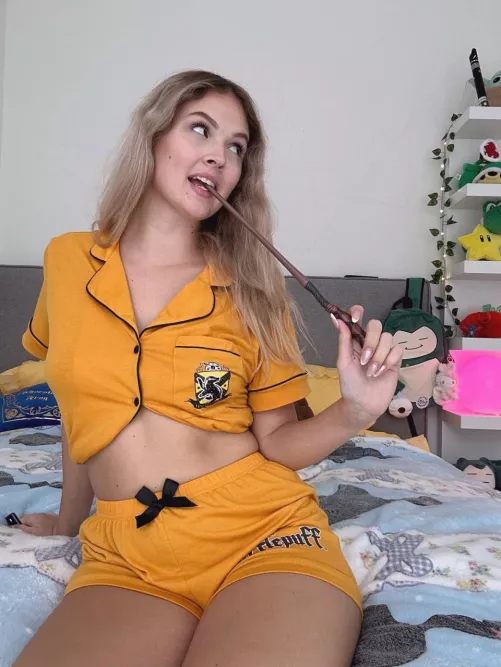 i need a guy who stares at me like ron stares at hermione