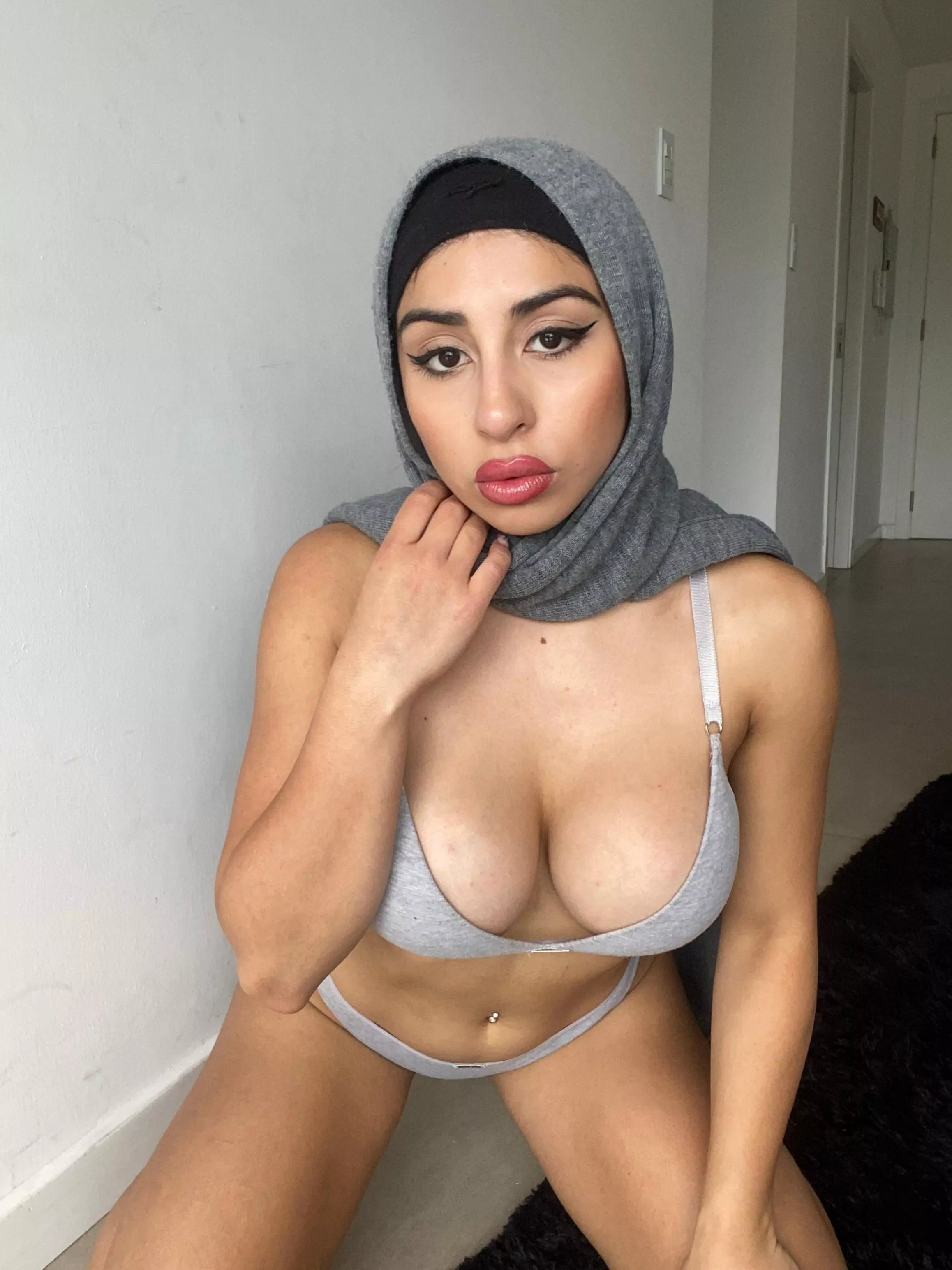 I need a white man to show me how a good fucking should be like 🤤