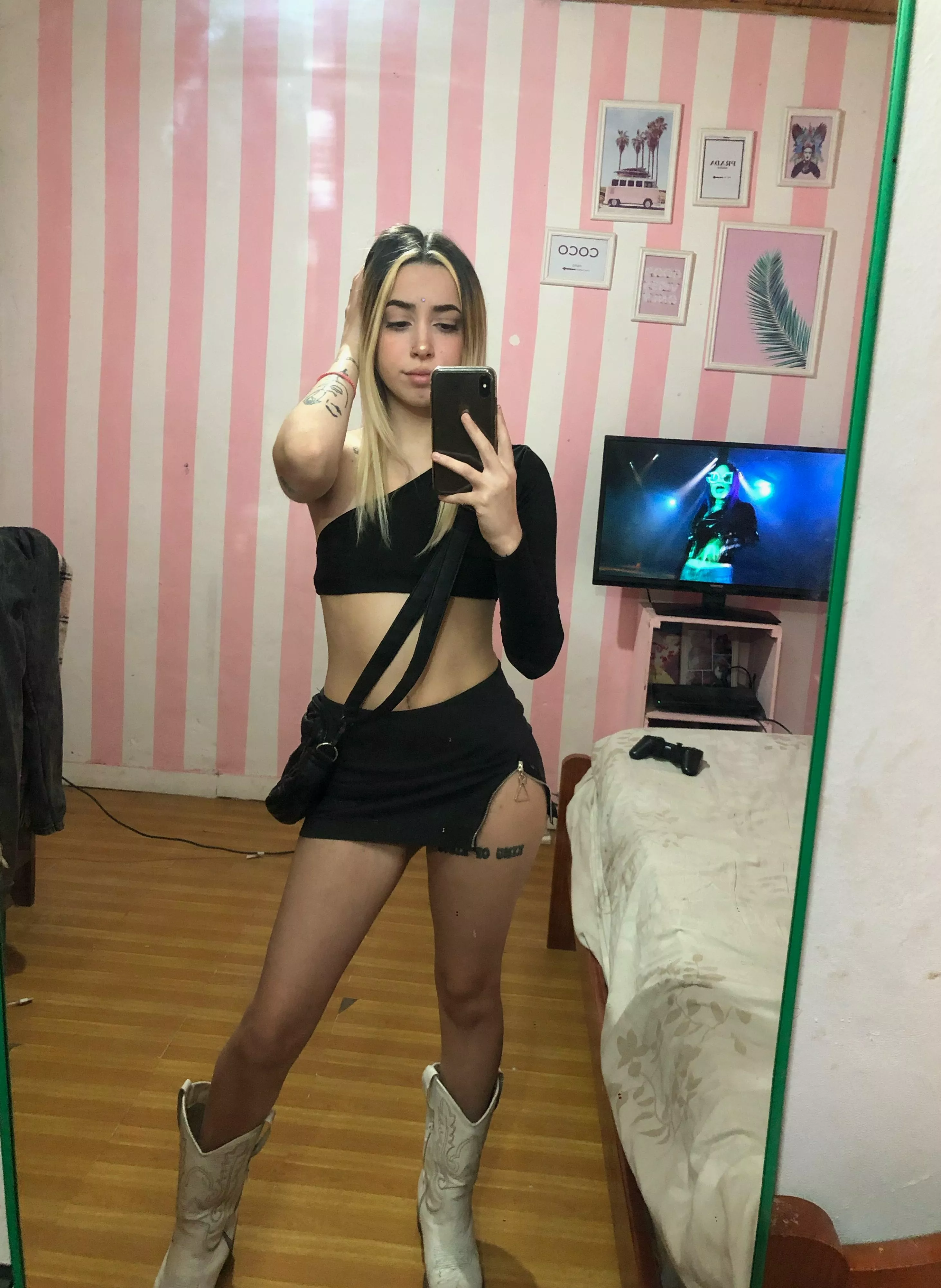 I wanna be your hot fuckdoll