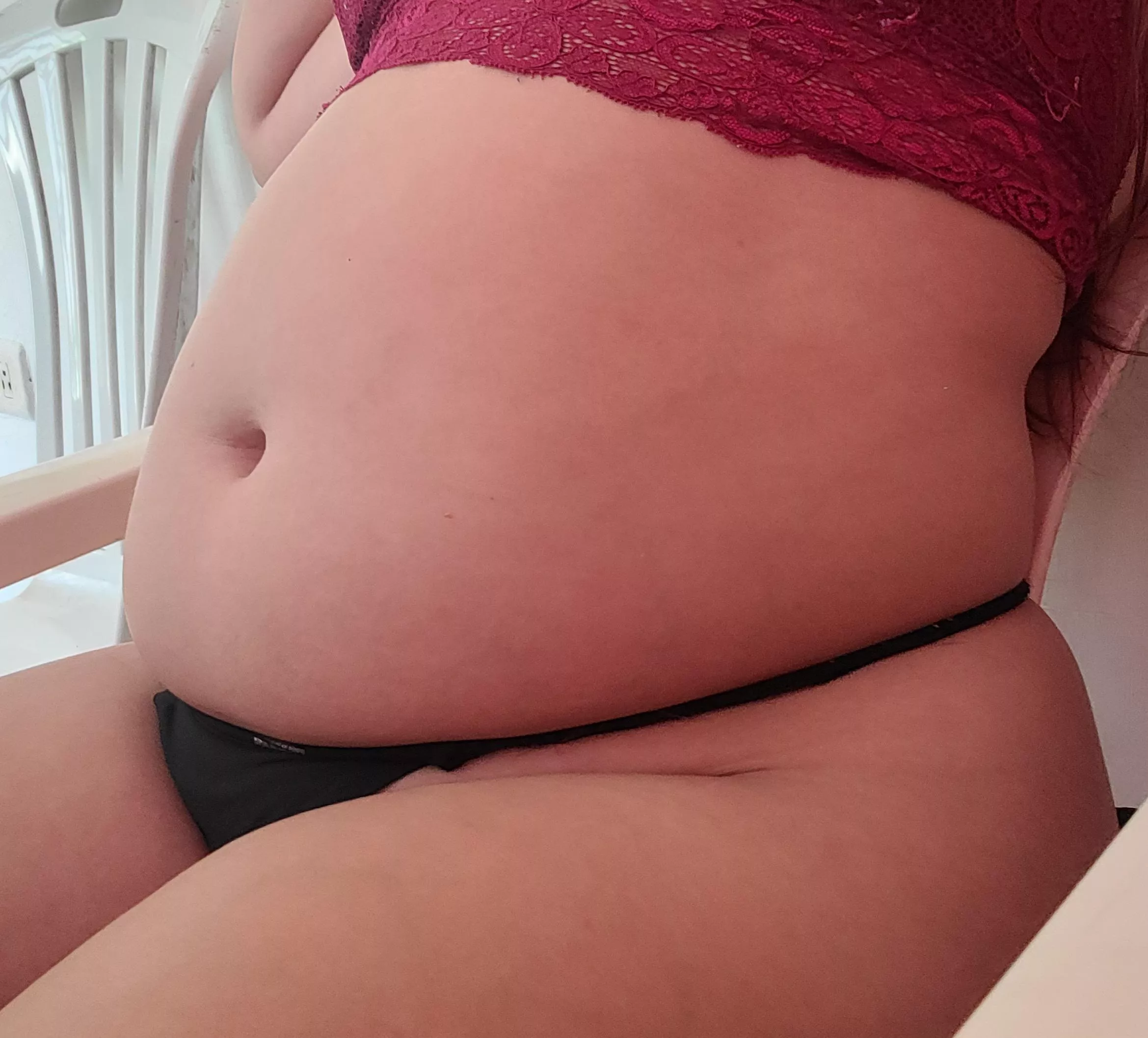 I want to make sure my belly doesn't fit in this thong 👙🐷