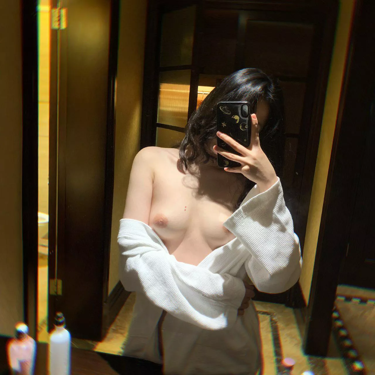 I will send secret full nudes to the first 100 people who comment 