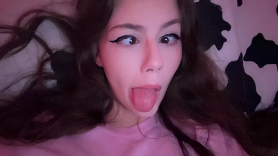 I’m addicted to sticking out my tongue out… do you mind? 🤭