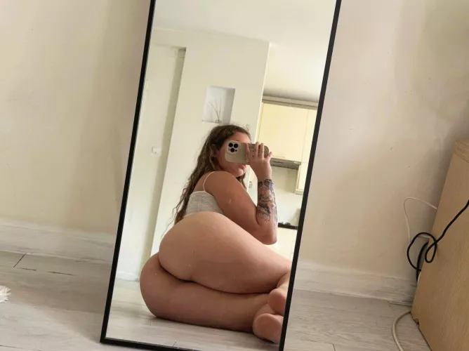 I'm just a little whore for older men and their big dicks
