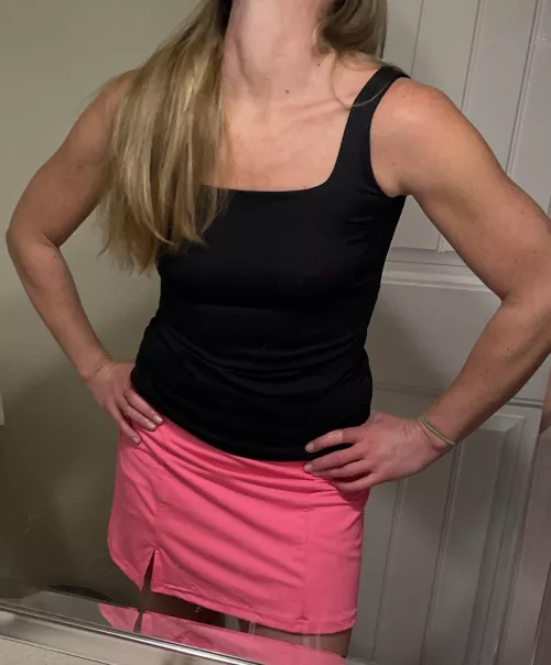 In the mood for exceptionally hung and bi. Biggest cock wins…