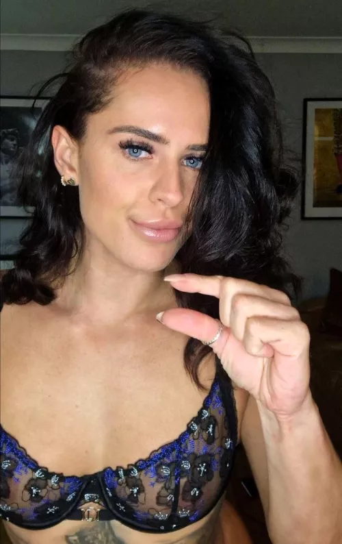 Is that pathetic, tiny thing supposed to be a dick?