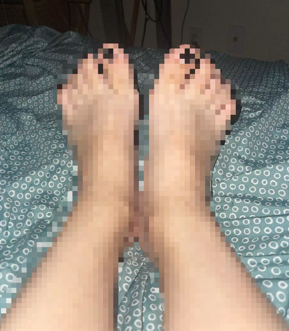 Kneel for my feet 😘