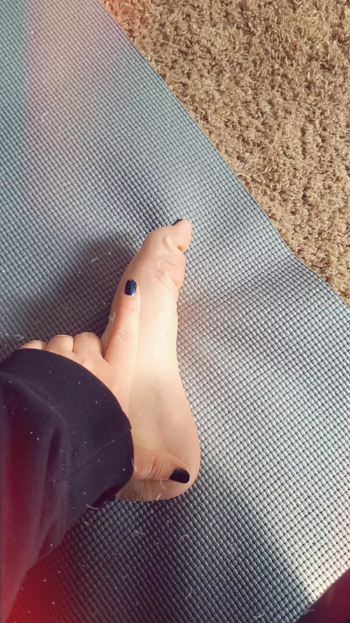 Look at my arch and tiny toes. You can't help but look. You want them bad. 