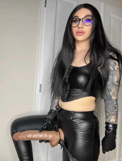 Mine is bigger so u know what to do for me now. Keep your ass wide spread