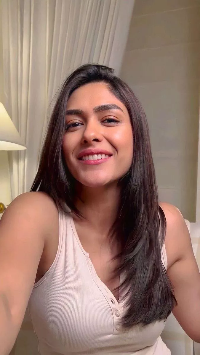 Mrunal Thakur 