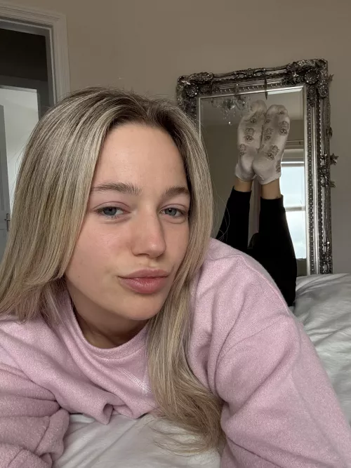 My SWEATY stinky cheesy socks seem to be missing something...oh yeah, you worshipping them👇 Don't forget to check out my ***NEW Naughty Worn & Used Items Drawer🔥*** to see everything that I offer😈 (its linked on my page😘)