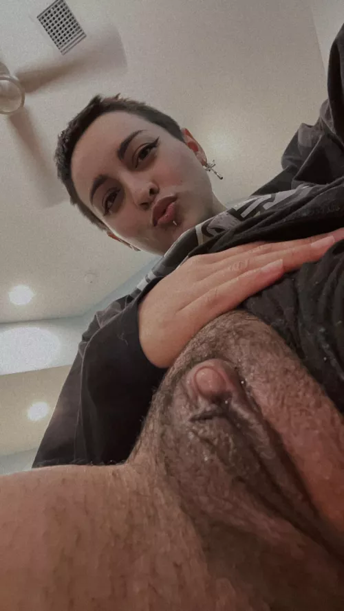 oh hi! ♡ u gonna kiss it?