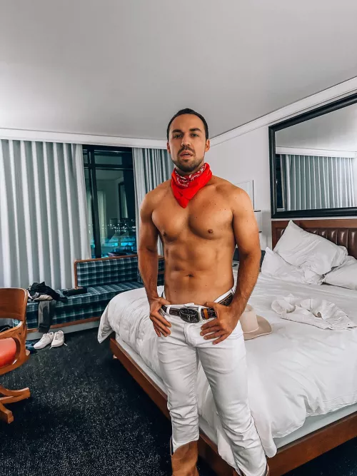 Only wore half my costume, giddy up 🤠