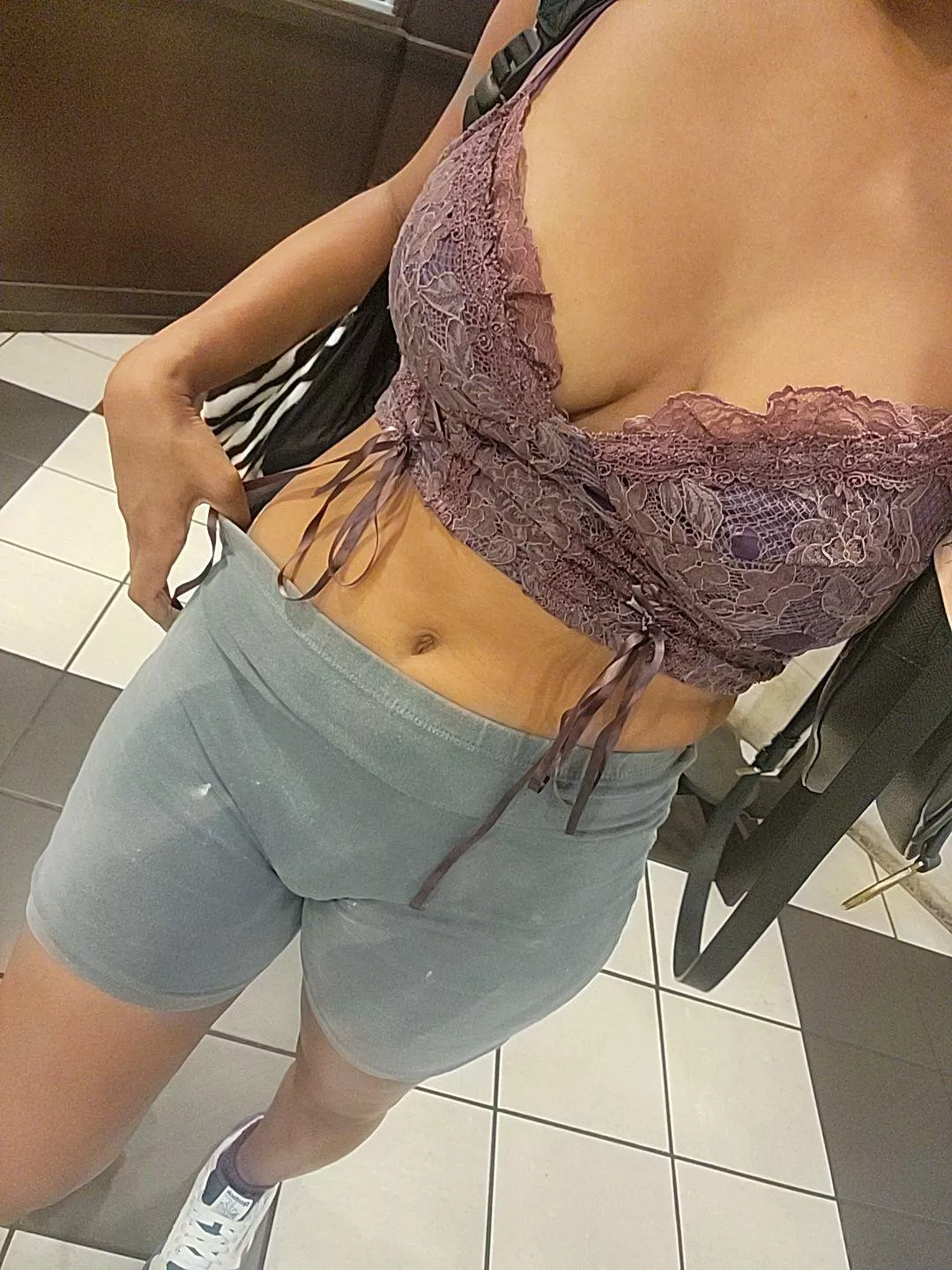 Post gym stomach selfie 🤍