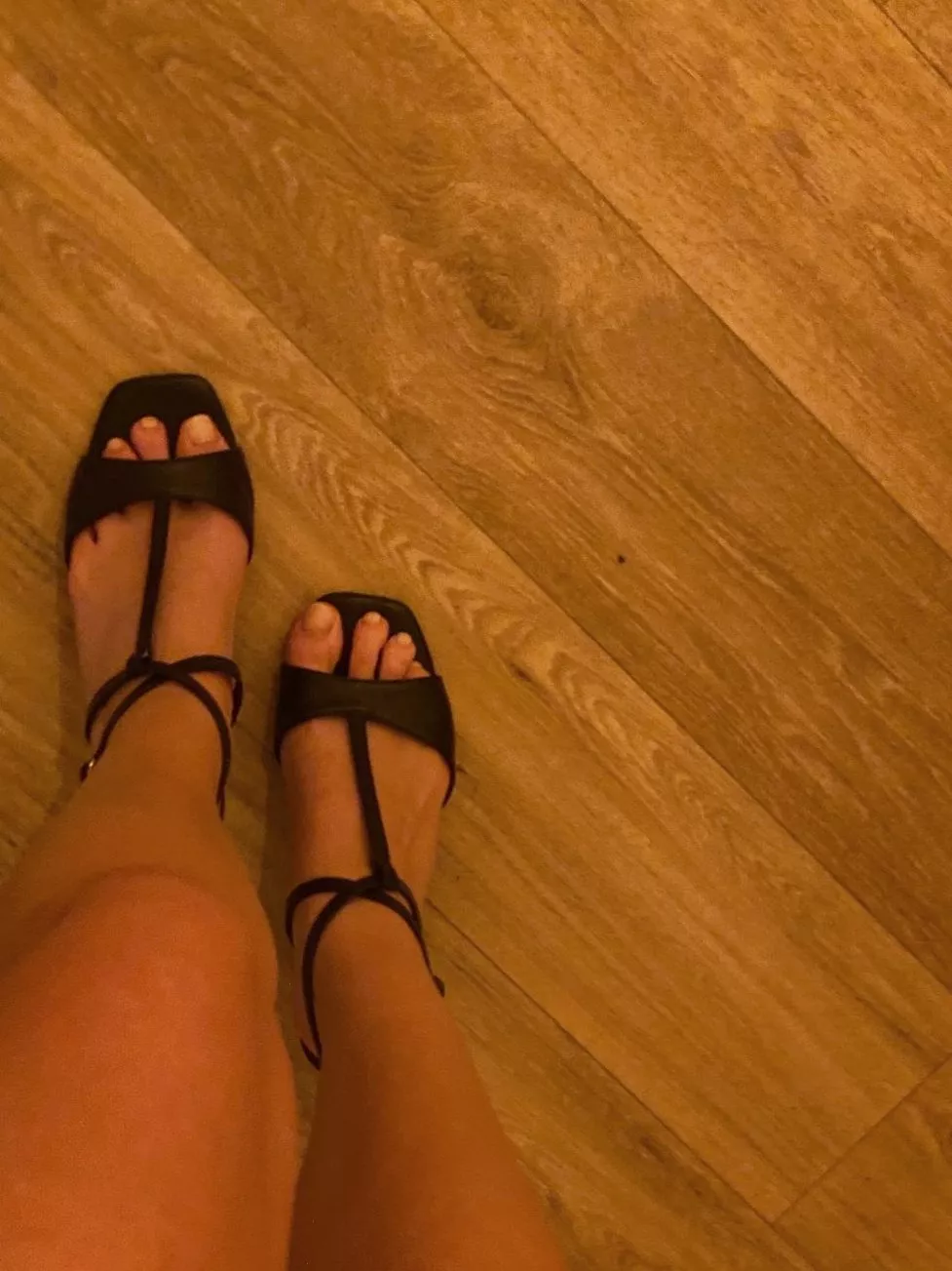 Pretty hippy feet