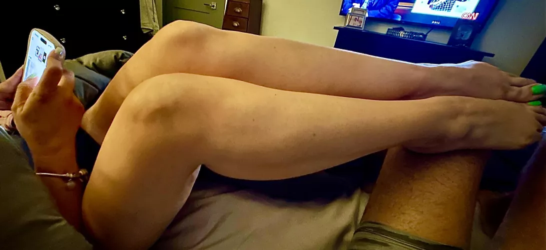 Rate my wife’s MILF legs 🥰😁