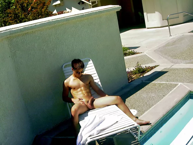 [Self] I'll meet you at the swimming pool