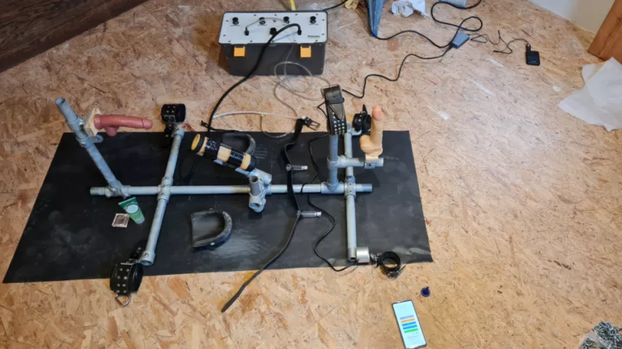 Selfbondage with floorpillory, milkingmachine and magbound