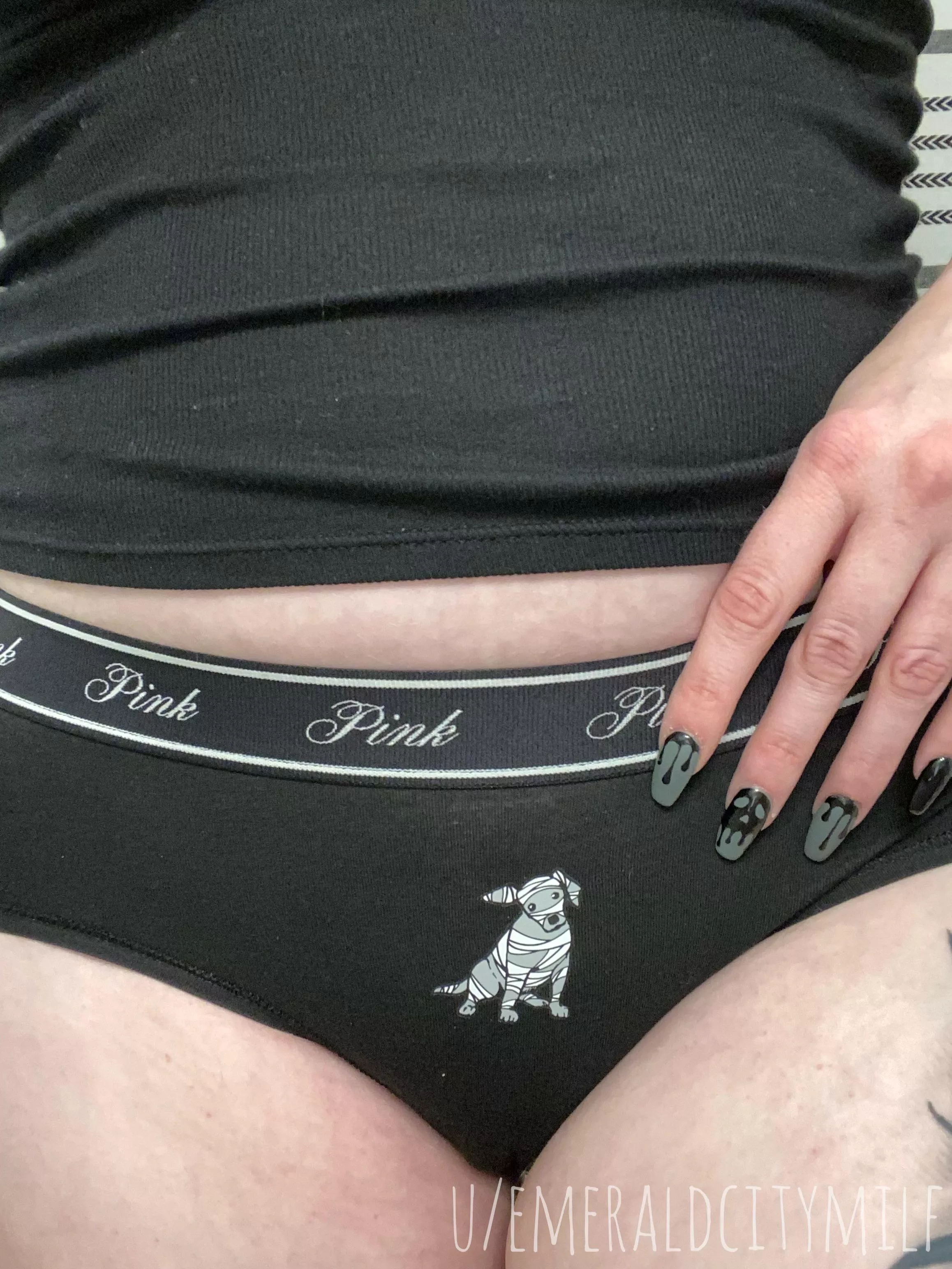 [Small] [Selling] Happy Halloween! To celebrate, every pair sold today will come with a special surprise treat!