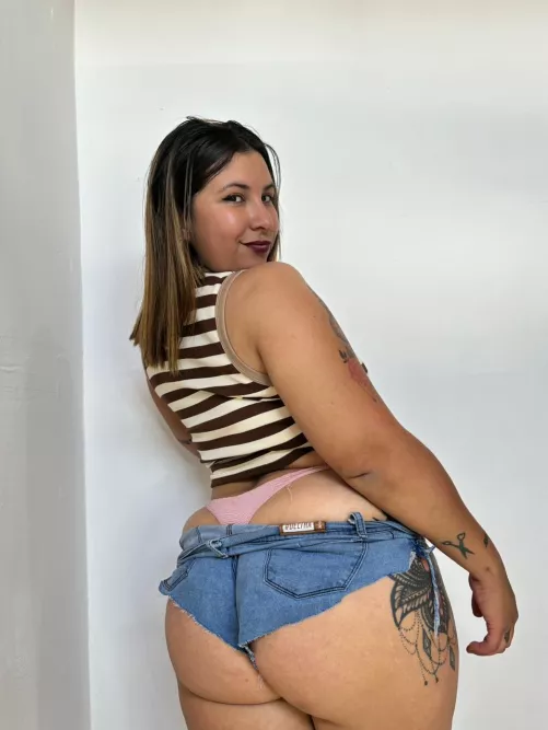 Tell me if for this ass you will become a seat right now. 