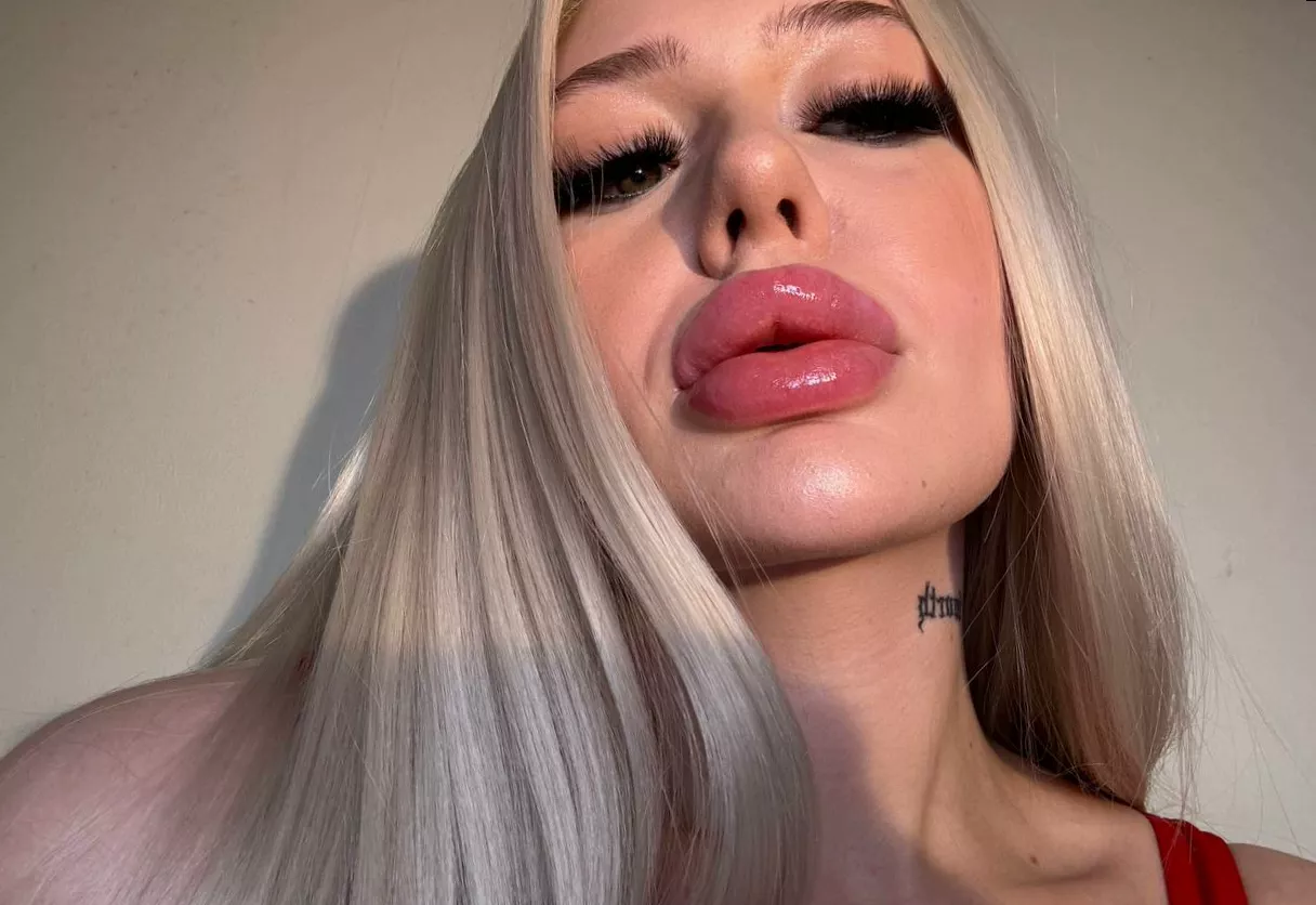 These lips feel amazing but you can always try them if you don´t believe me