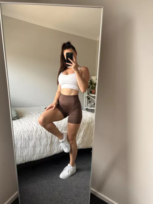 Time to strip off my sweaty gym clothes 