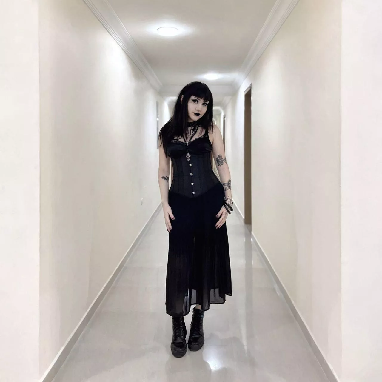 Whats a better way to lose NNN? With a goth girl