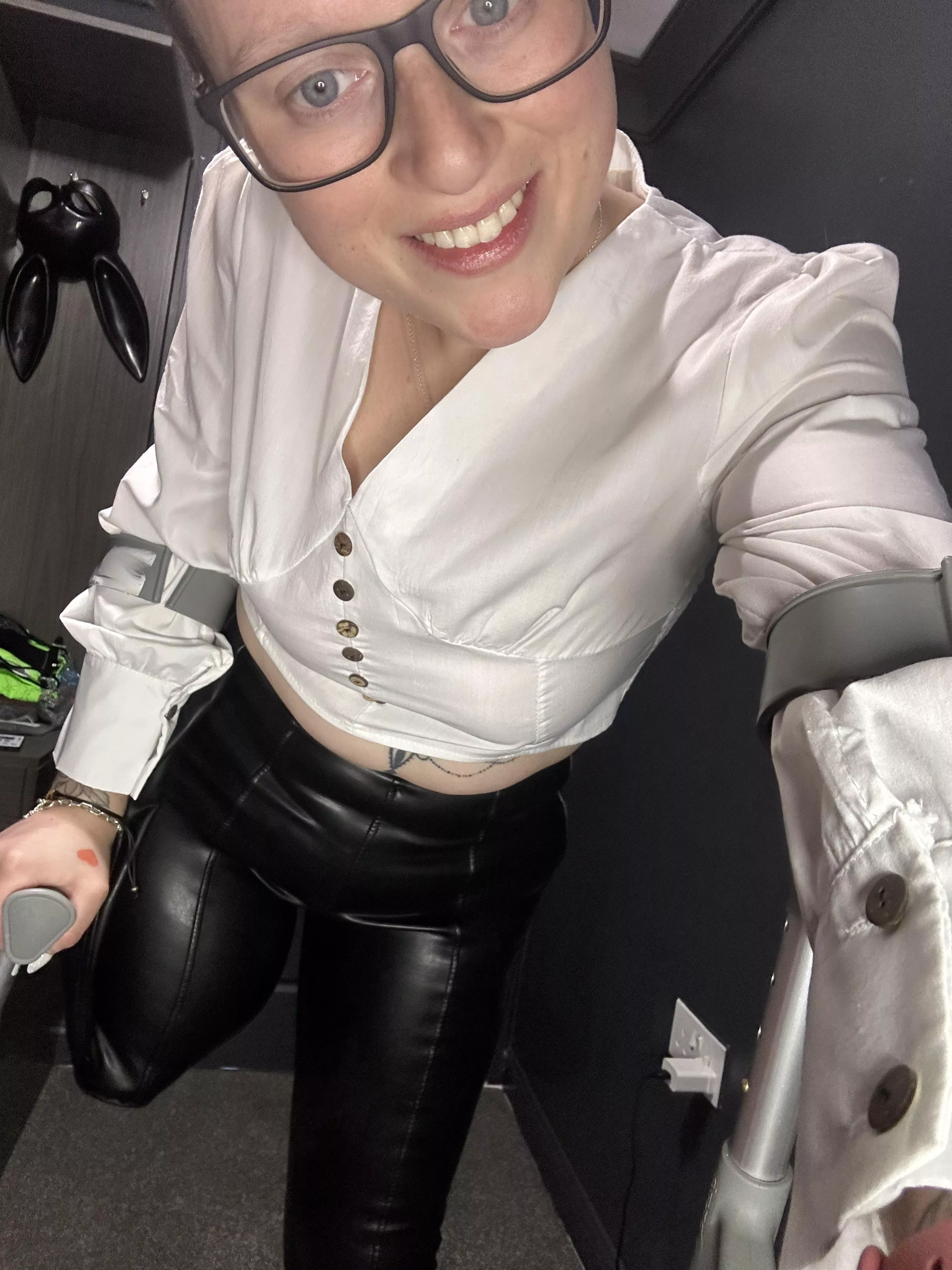 Work meetings going well, especially when I look like this… 🤭