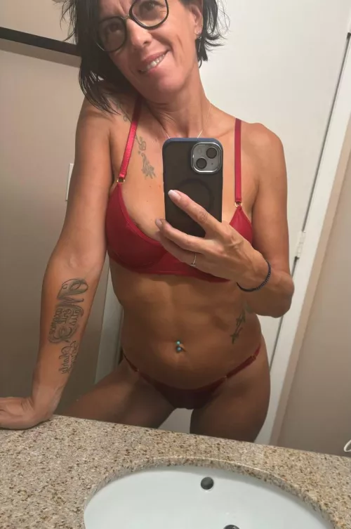 Would you fuck a mom you've met on Reddit?