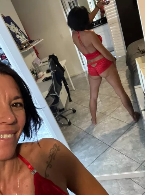 Would you risk fucking your best friend's mom, yes or no? F52