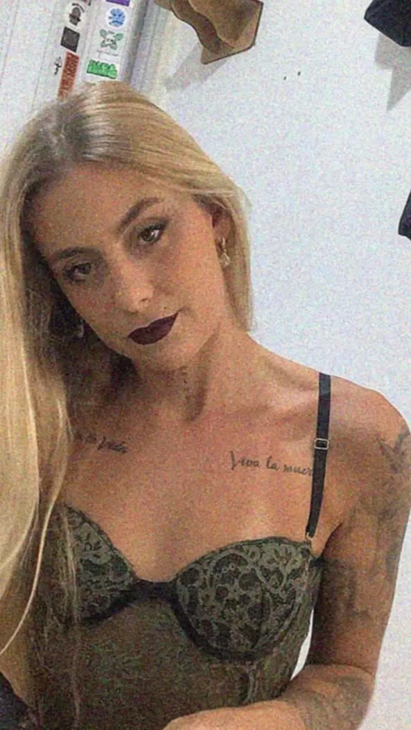 21 [gspot] its been a while since someone hit me on my g-spot. Im craving for it now. 