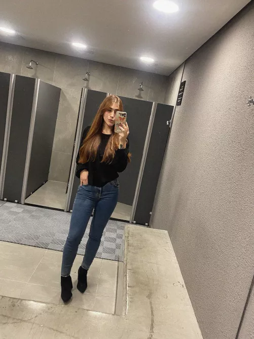 23 [F4MF] #Columbus - Just a little mirror magic to remind you confidence is the best outfit.