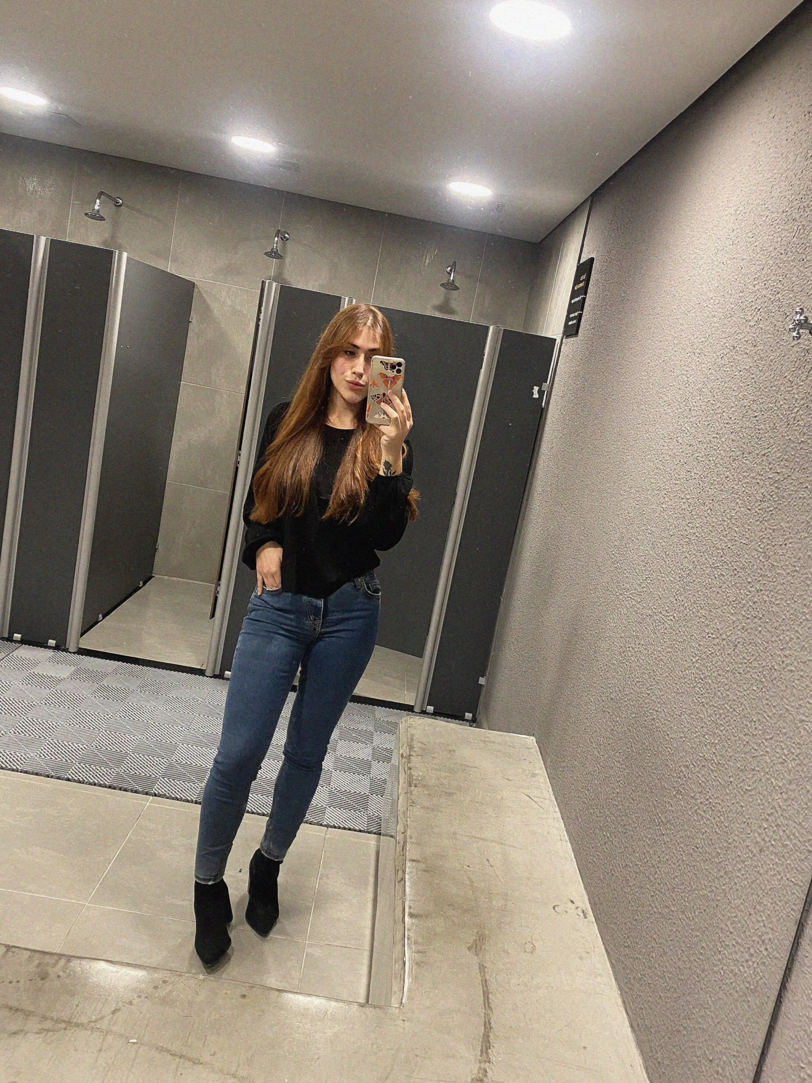 23 [F4MF] #Columbus - Just a little mirror magic to remind you confidence is the best outfit.