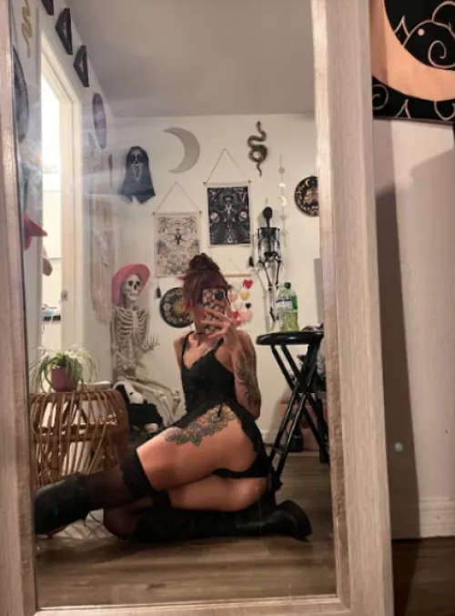 24 [F4M] Who’s down for some mischief in the Lilac City? 🌸