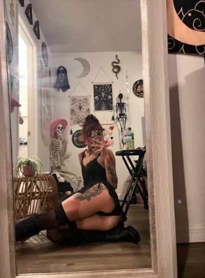 24 [F4M] Who’s down for some mischief in the Lilac City? 🌸