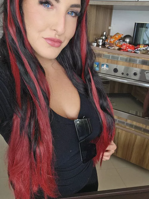 27 MILF Nurse looking for some fun people to share some mischievous things