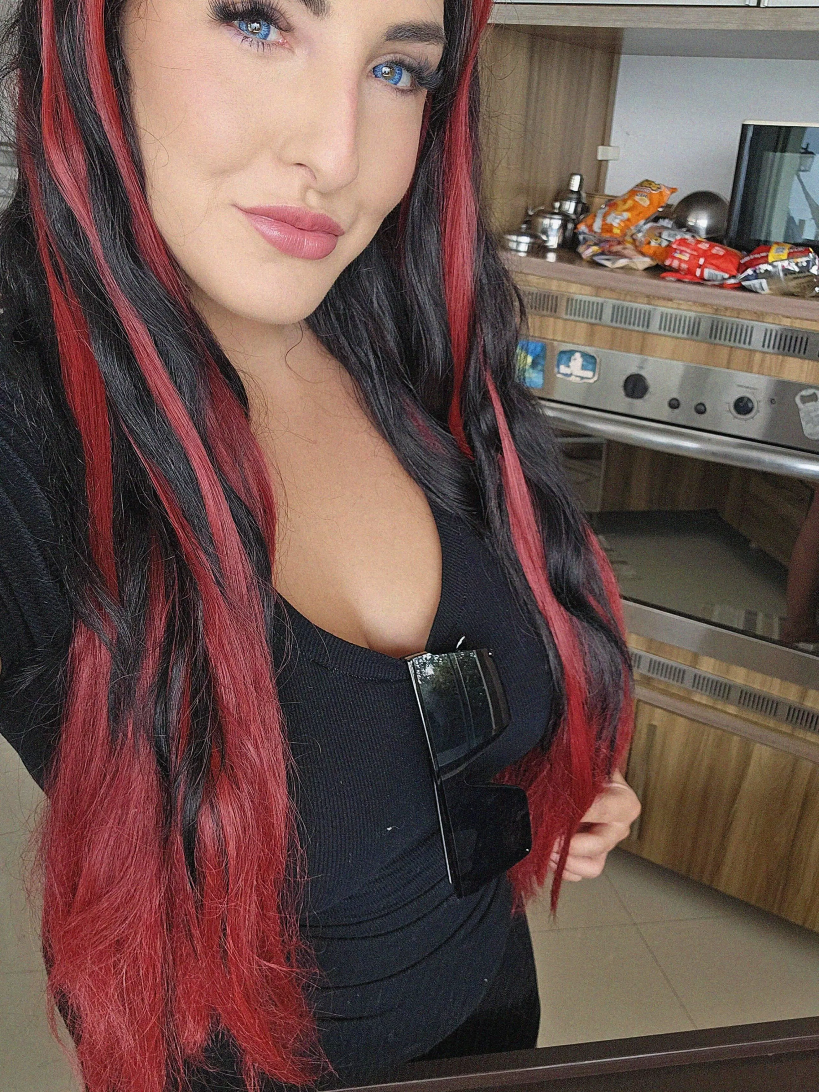 27 MILF Nurse looking for some fun people to share some mischievous things