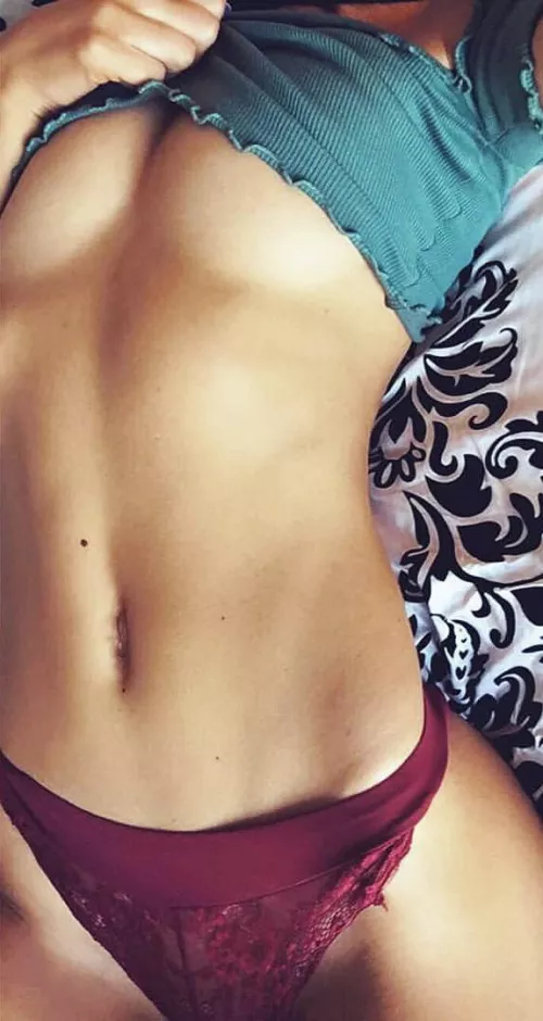 28 [F4M] Come get what you need Tele: @SideThxt 