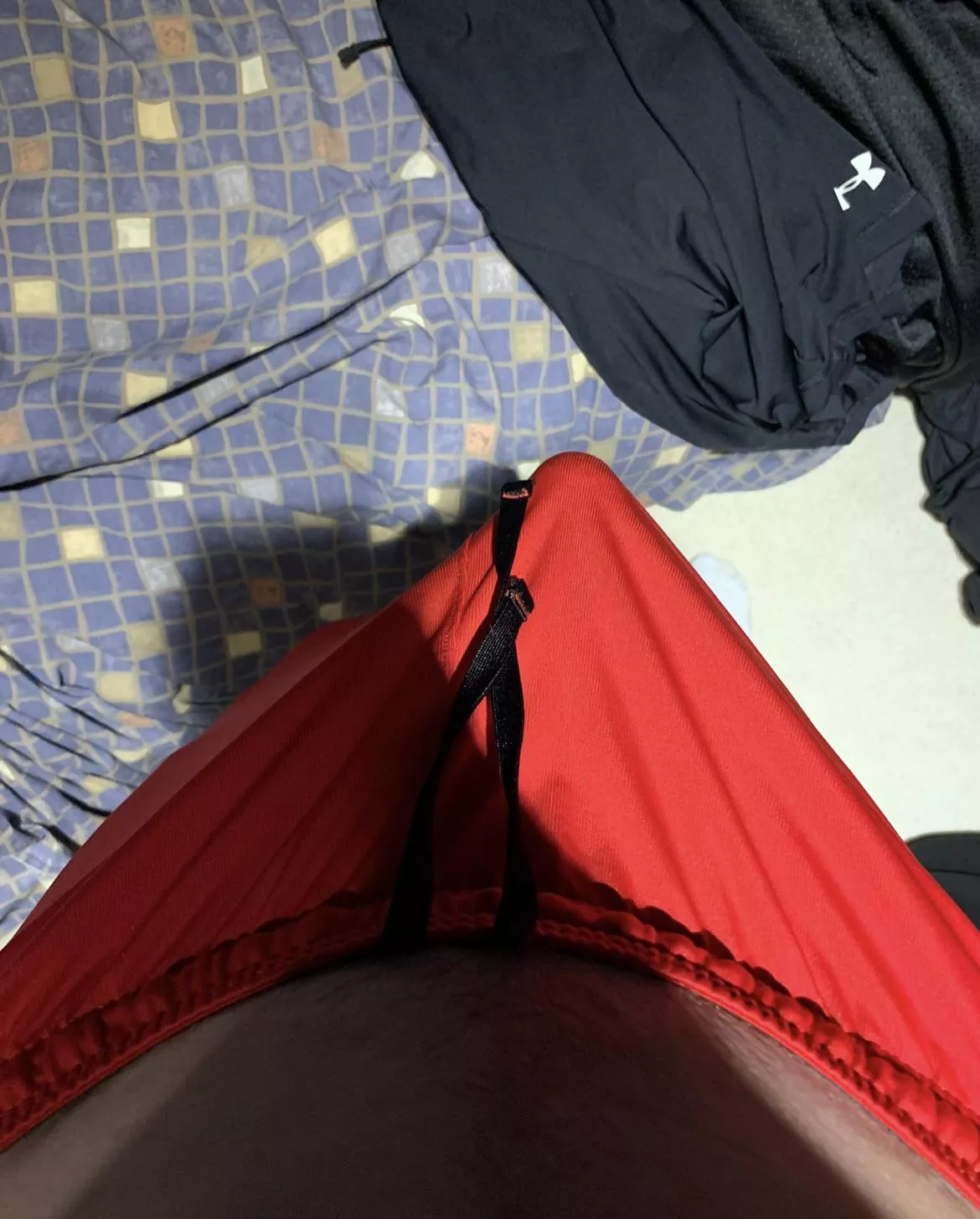 Any bros wanna jerk off and bust in dirty basketball shorts with me