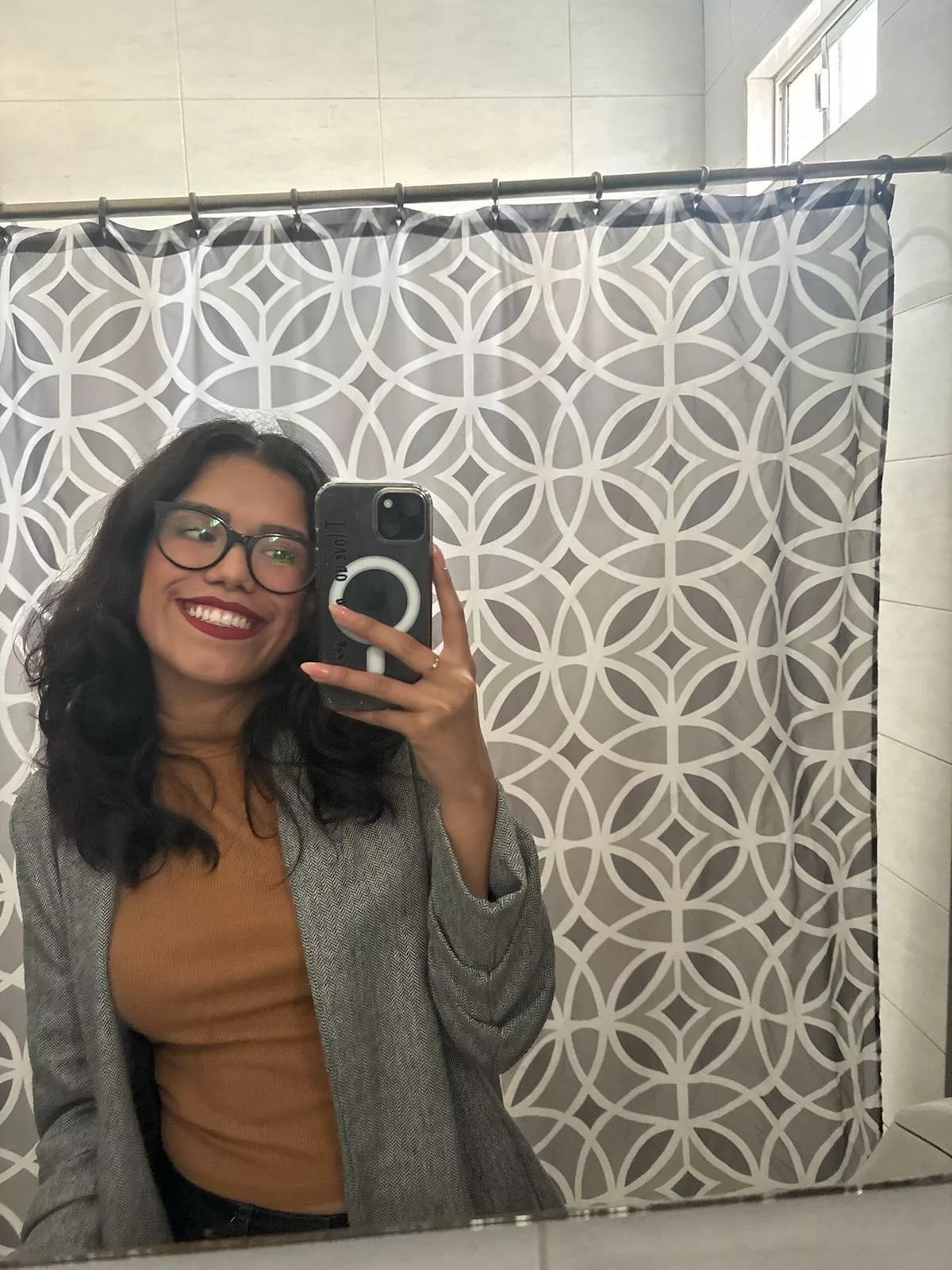 Anyone know who this is? She was on the reddit before