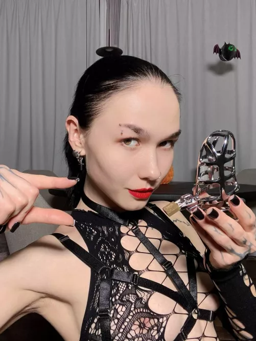 Anyone with a dick less than 6 inches deserves to be punished
