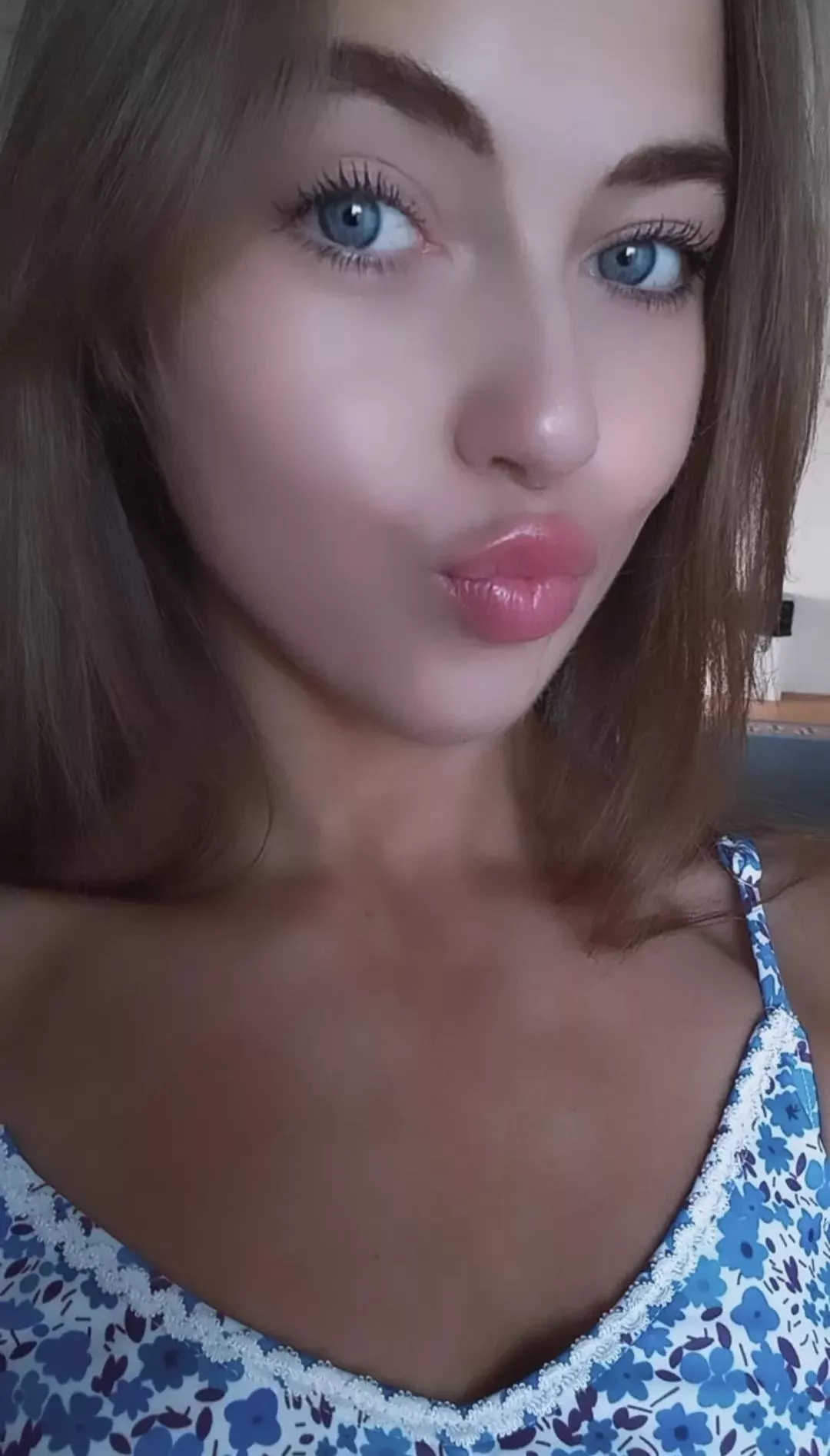 Apart from kissing the ground during push ups, I genuinely can't remember the last time that I got kissed...does anyone want to change that? 😂