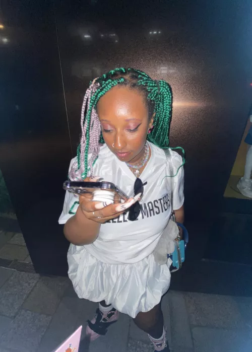 Be a good little sub and do me a favor. Buy out my throne account for me 🩷🔮