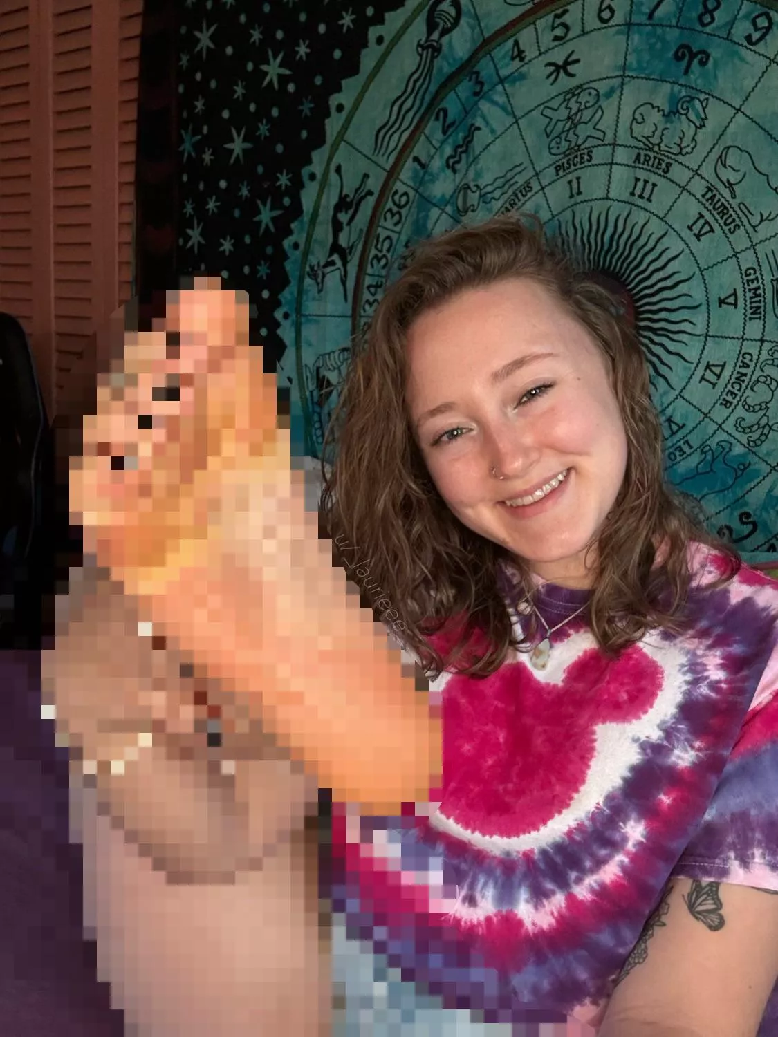 Be thankful I let you see My pretty smile, loser! 