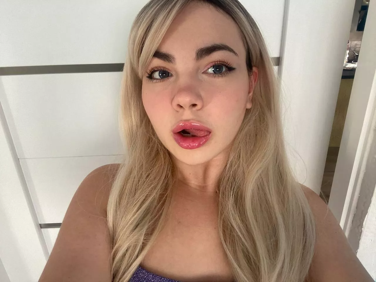 Bleachy lips with gloss