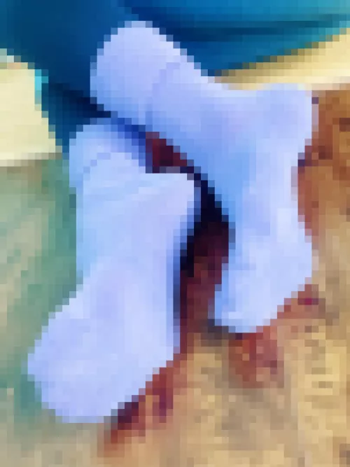 Day 28 of Socktober - 💟 isn’t purple such a pretty color on me?💟 